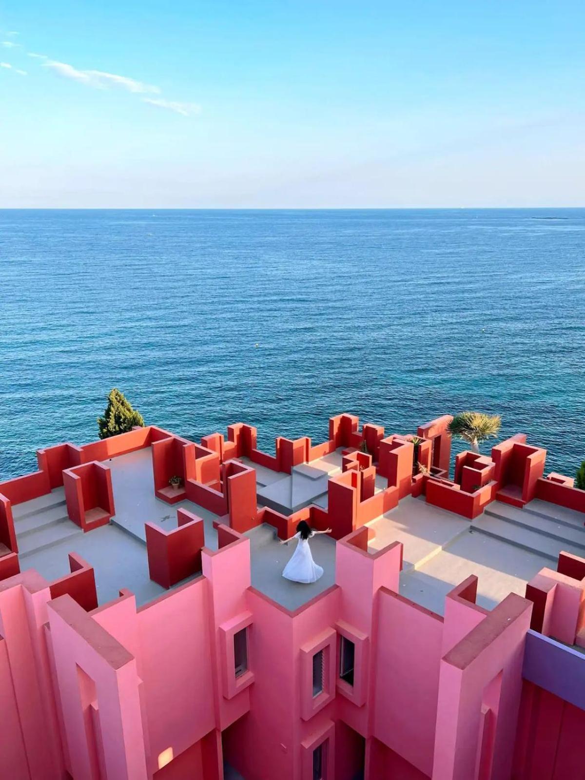 La Muralla Roja Apartment *